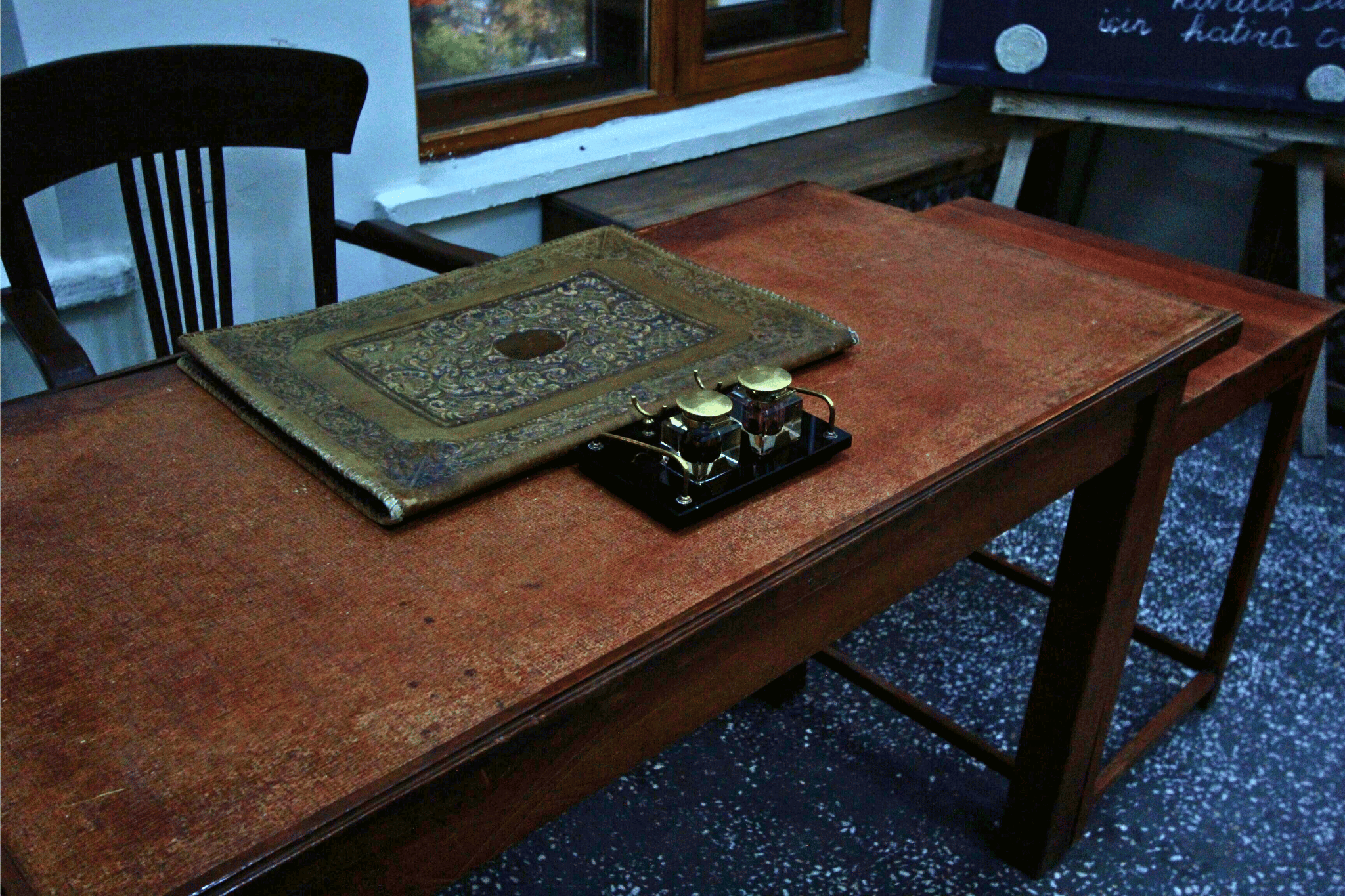 İptidai Mektep Öğretmen Masası